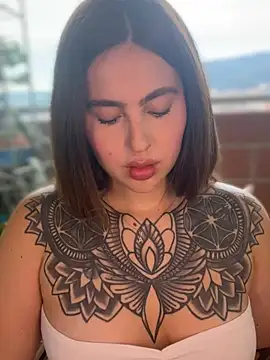 ValerieHilton online show from 31, 1, 2025