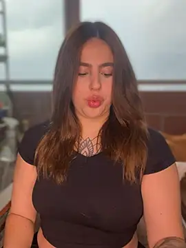 ValerieHilton online show from 4, 2, 2025