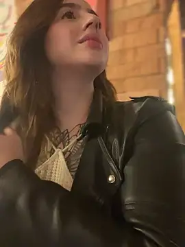 ValerieHilton online show from 17, 2, 2025