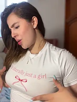 ValerieHilton online show from 13, 3, 2025