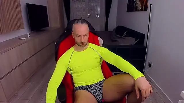 Snapshot of MarisMuscle chatting on 12, 3, 2025 MarisMuscle online show from 12, 3, 2025