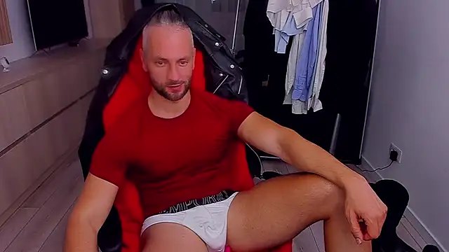 Snapshot of MarisMuscle chatting on 1, 10, 2025 MarisMuscle online show from 1, 10, 2025