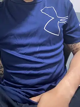 Snapshot of elpollo17 chatting on 10, 11, 2025 elpollo17 online show from 10, 11, 2025