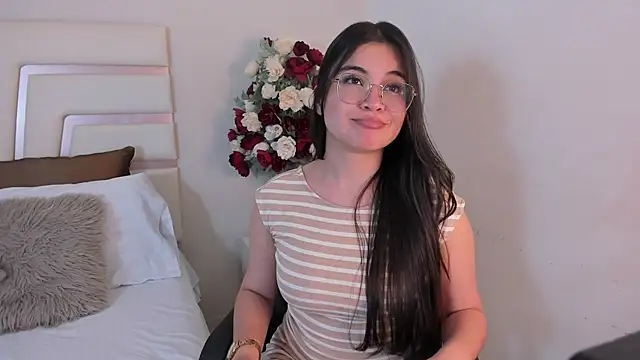 Snapshot of CamilaSofiia chatting on 4, 2, 2025 CamilaSofiia online show from 4, 2, 2025