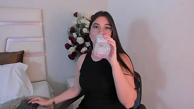 Snapshot of CamilaSofiia chatting on 5, 2, 2025 CamilaSofiia online show from 5, 2, 2025