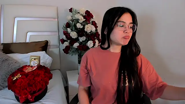 Snapshot of CamilaSofiia chatting on 18, 2, 2025 CamilaSofiia online show from 18, 2, 2025