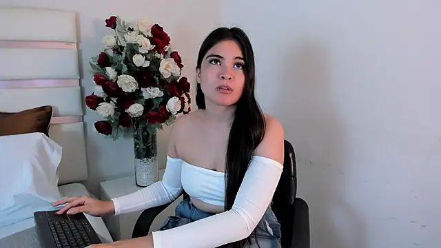 Snapshot of CamilaSofiia chatting on 5, 3, 2025 CamilaSofiia online show from 5, 3, 2025