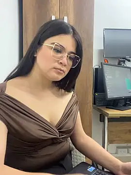 Snapshot of CamilaSofiia chatting on 4, 10, 2025 CamilaSofiia online show from 4, 10, 2025