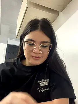 Snapshot of CamilaSofiia chatting on 5, 10, 2025 CamilaSofiia online show from 5, 10, 2025
