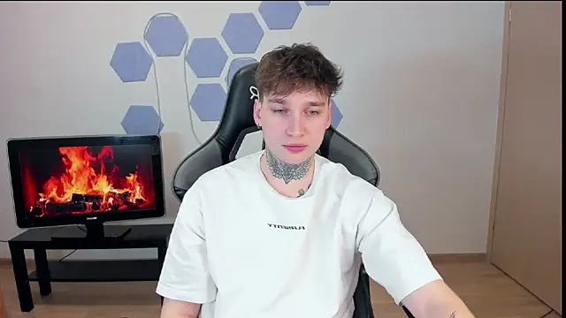 Snapshot of Chris_Tyson chatting on 4, 1, 2025 Chris Tyson online show from 4, 1, 2025