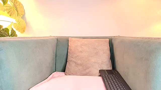 Fluffy Bubble21 online show from 25, 9, 2025