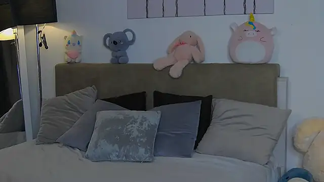 Snapshot of CassKiera chatting on 8, 11, 2025 CassKiera online show from 8, 11, 2025