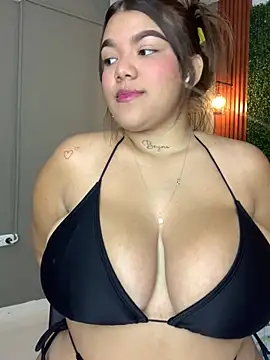 Snapshot of Michellesexxy chatting on 1, 2, 2025 Michellesexxy online show from 1, 2, 2025