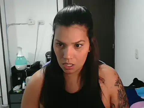 Snapshot of CarolinaRincon chatting on 5, 3, 2025 CarolinaRincon online show from 5, 3, 2025