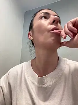 Snapshot of eveangelll chatting on 13, 3, 2025 eveangelll online show from 13, 3, 2025