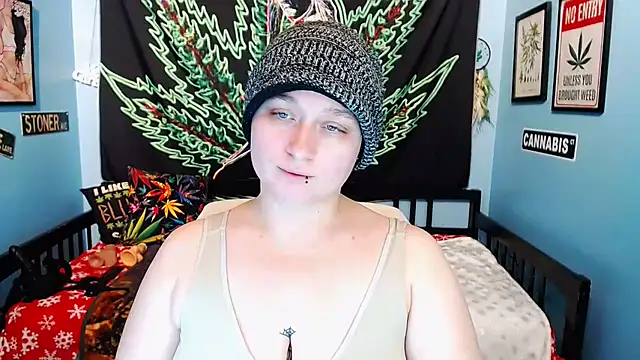 Snapshot of Chloenightmare chatting on 8, 2, 2025 Chloenightmare online show from 8, 2, 2025