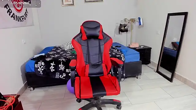 AlejoKhalifa  online show from 27, 10, 2025