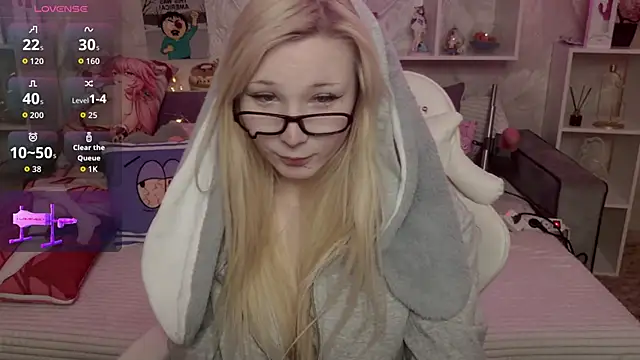 Snapshot of MeowkaKitty chatting on 5, 2, 2026 MeowkaKitty online show from 5, 2, 2026