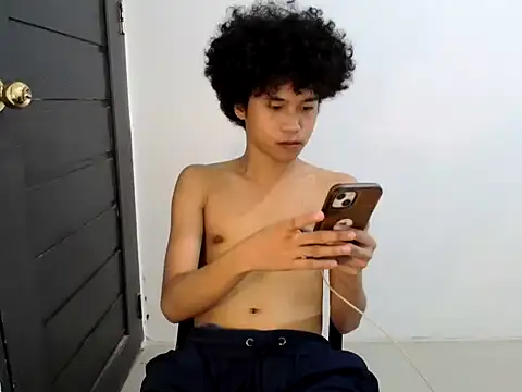 Asiantwink21 online show from 12, 4, 2026