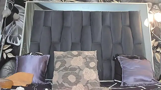 Snapshot of hot_milkbitch chatting on 7, 2, 2025 hot milkbitch online show from 7, 2, 2025