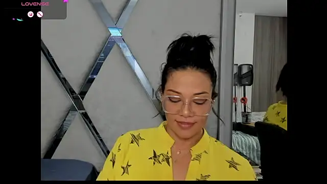 paula daniela1 online show from 9, 12, 2024