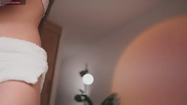 Snapshot of GigiLee_ chatting on 28, 10, 2025 GigiLee online show from 28, 10, 2025