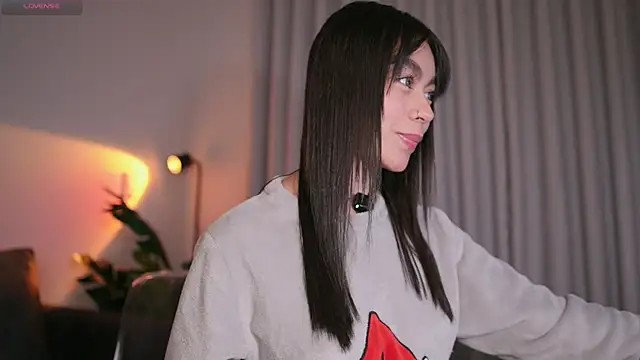 Snapshot of GigiLee_ chatting on 4, 12, 2025 GigiLee online show from 4, 12, 2025