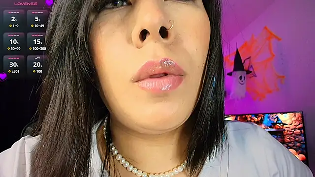 Snapshot of leahtemptation3 chatting on 28, 10, 2025 leahtemptation3 online show from 28, 10, 2025