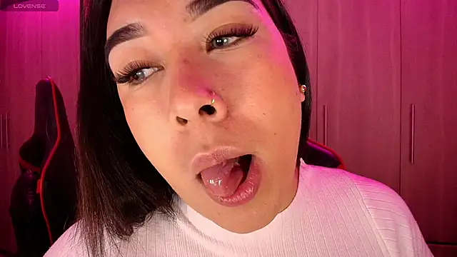 Snapshot of leahtemptation3 chatting on 22, 11, 2025 leahtemptation3 online show from 22, 11, 2025