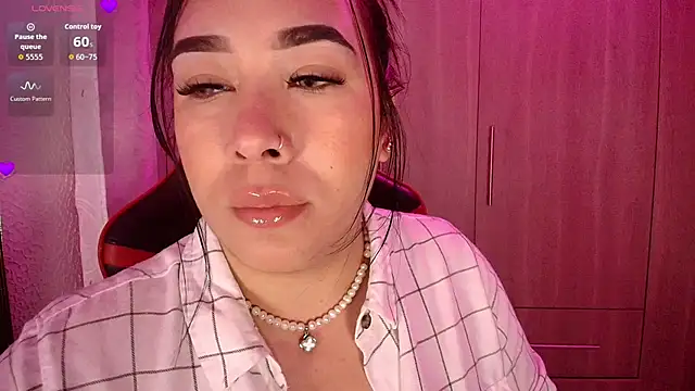 Snapshot of leahtemptation3 chatting on 3, 12, 2025 leahtemptation3 online show from 3, 12, 2025