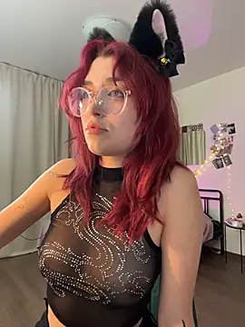 Snapshot of Evangeline_Lawrence_ chatting on 5, 11, 2025 Evangeline Lawrence online show from 5, 11, 2025