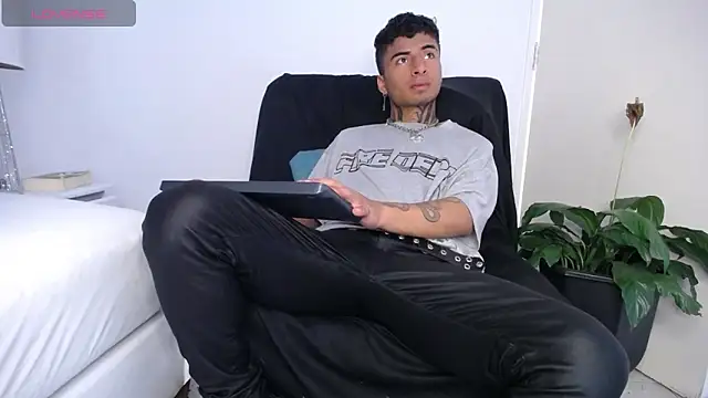 JuanCamiilo 66 online show from 31, 12, 2024