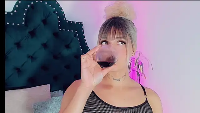 Snapshot of Emmaa_Saenz_ chatting on 27, 2, 2025 Emmaa Saenz online show from 27, 2, 2025