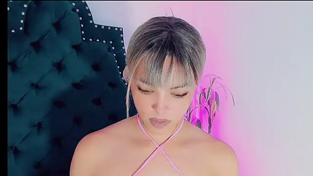 Snapshot of Emmaa_Saenz_ chatting on 4, 3, 2025 Emmaa Saenz online show from 4, 3, 2025