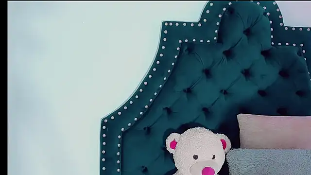 Snapshot of Emmaa_Saenz_ chatting on 9, 3, 2025 Emmaa Saenz online show from 9, 3, 2025