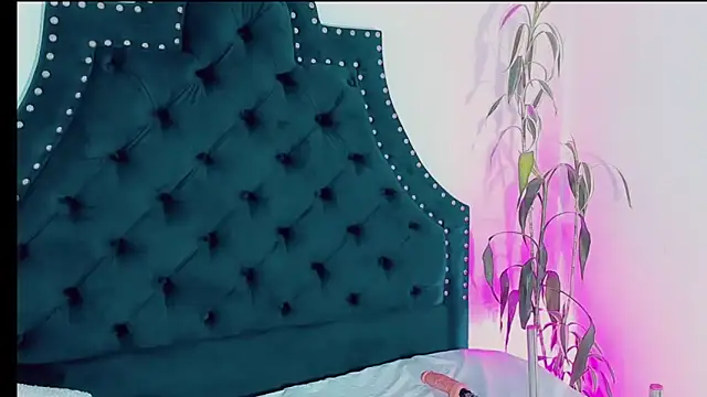 Snapshot of Emmaa_Saenz_ chatting on 14, 3, 2025 Emmaa Saenz online show from 14, 3, 2025