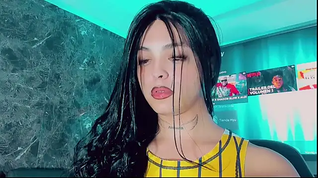 Snapshot of Emmaa_Saenz_ chatting on 25, 11, 2025 Emmaa Saenz online show from 25, 11, 2025