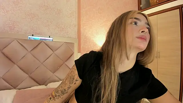 Snapshot of Arianavillada chatting on 11, 9, 2025 Arianavillada online show from 11, 9, 2025
