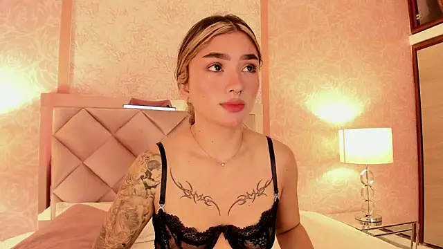 Snapshot of Arianavillada chatting on 16, 9, 2025 Arianavillada online show from 16, 9, 2025