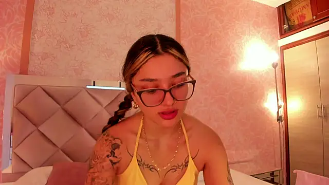 Snapshot of Arianavillada chatting on 17, 10, 2025 Arianavillada online show from 17, 10, 2025