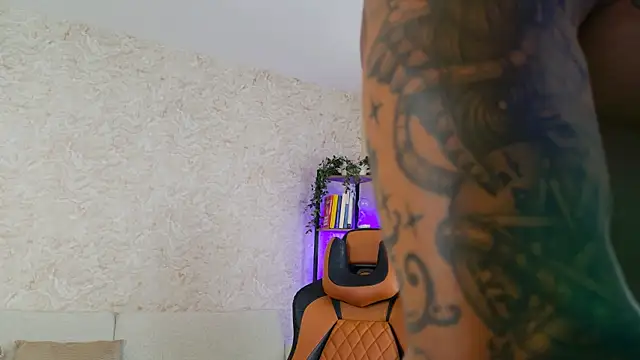 AdanReilly online show from 4, 1, 2025