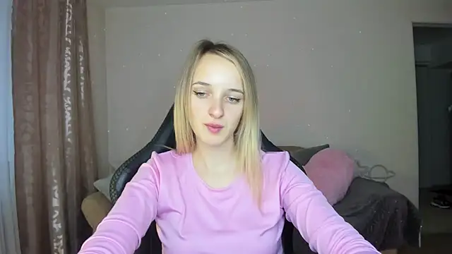 Snapshot of RouseReed chatting on 23, 10, 2025 RouseReed online show from 23, 10, 2025