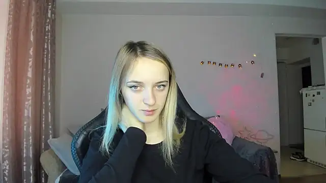 Snapshot of RouseReed chatting on 26, 10, 2025 RouseReed online show from 26, 10, 2025