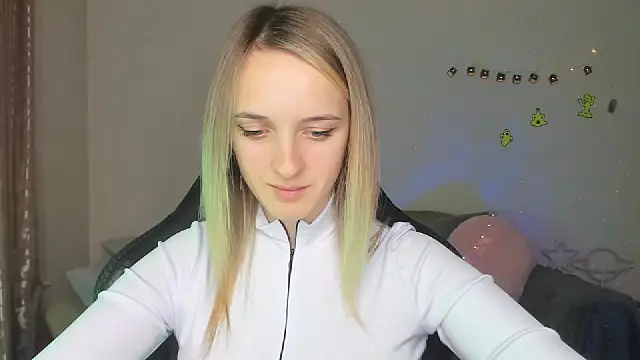 Snapshot of RouseReed chatting on 30, 10, 2025 RouseReed online show from 30, 10, 2025