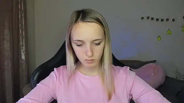 Snapshot of RouseReed chatting on 4, 11, 2025 RouseReed online show from 4, 11, 2025