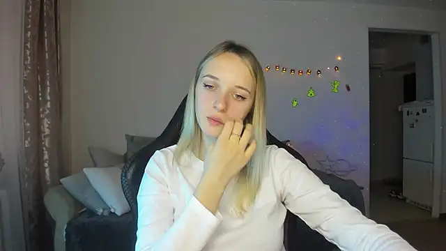 Snapshot of RouseReed chatting on 10, 11, 2025 RouseReed online show from 10, 11, 2025