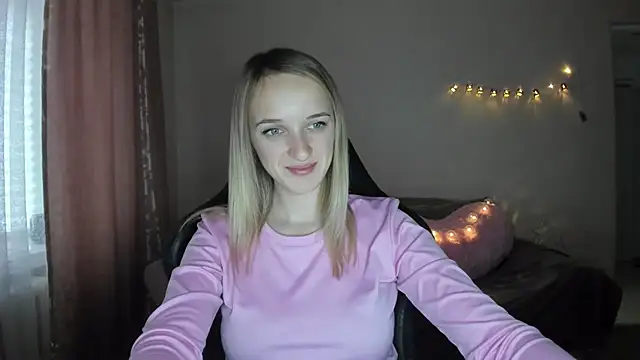 Snapshot of RouseReed chatting on 11, 11, 2025 RouseReed online show from 11, 11, 2025