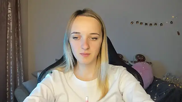 Snapshot of RouseReed chatting on 15, 11, 2025 RouseReed online show from 15, 11, 2025