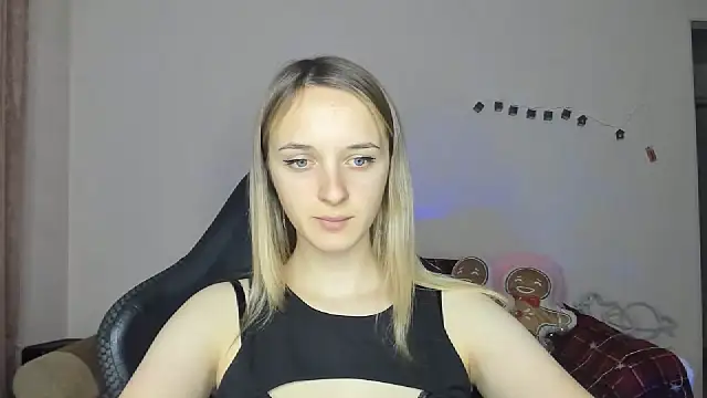 Snapshot of RouseReed chatting on 4, 12, 2025 RouseReed online show from 4, 12, 2025