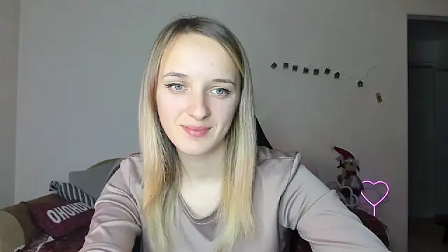 Snapshot of RouseReed chatting on 15, 12, 2025 RouseReed online show from 15, 12, 2025